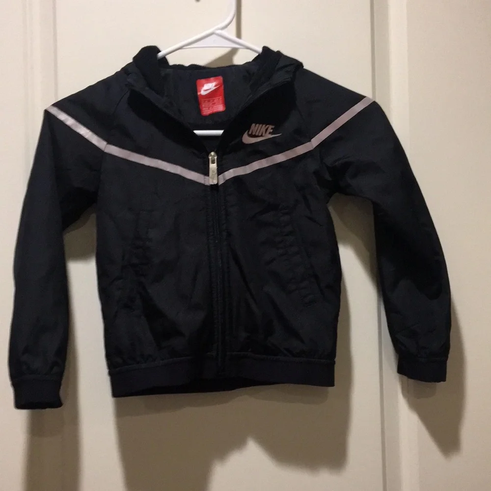 Like New! Nike boys Windbreaker ZipUP fleece lined hood jacket kids size 4 black